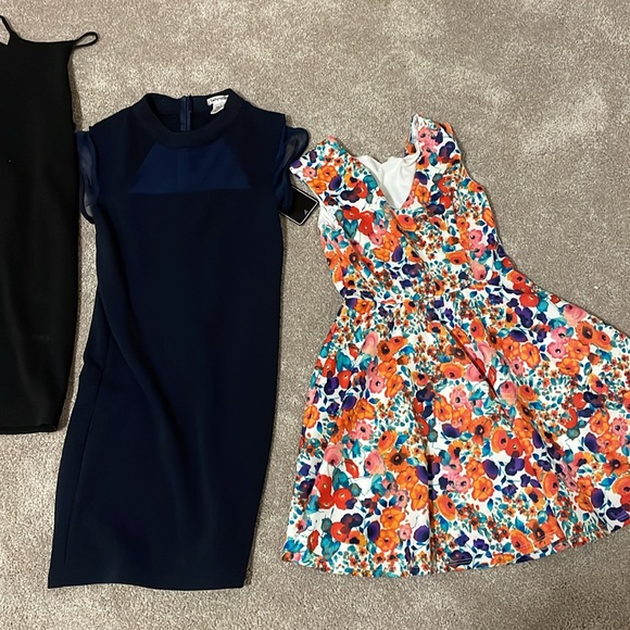 MORE DRESSES - Picture 2 of 2